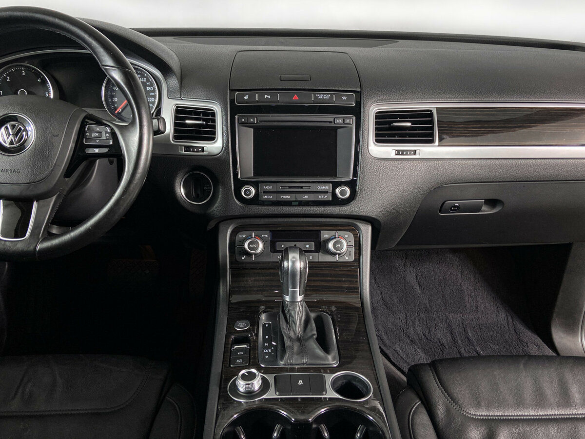 Volkswagen Touareg с пробегом — 2015 год. Фото: #9