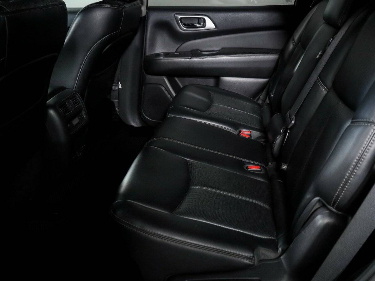 Nissan Pathfinder с пробегом — 2015 год. Фото: #7