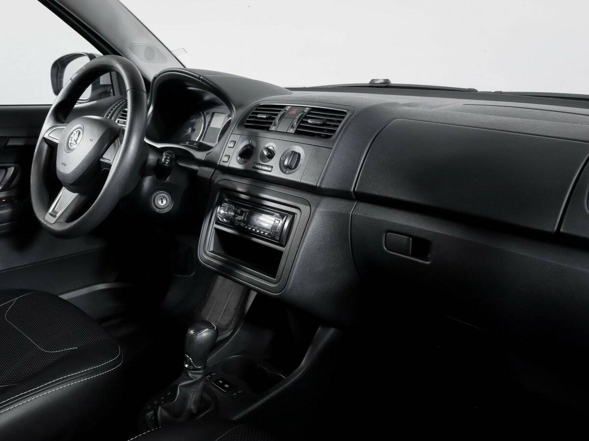 Skoda Fabia с пробегом — 2014 год. Фото: #6