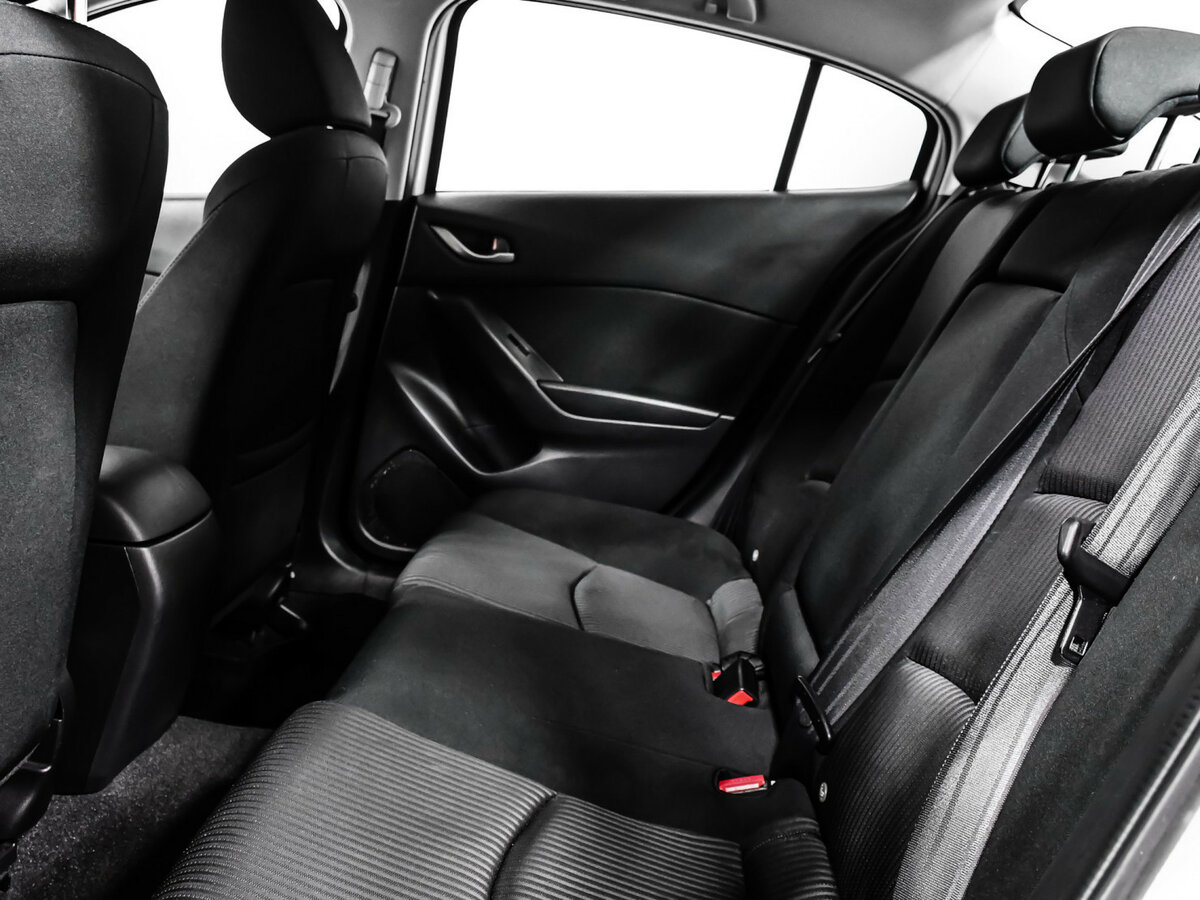 Mazda 3 с пробегом — 2015 год. Фото: #10