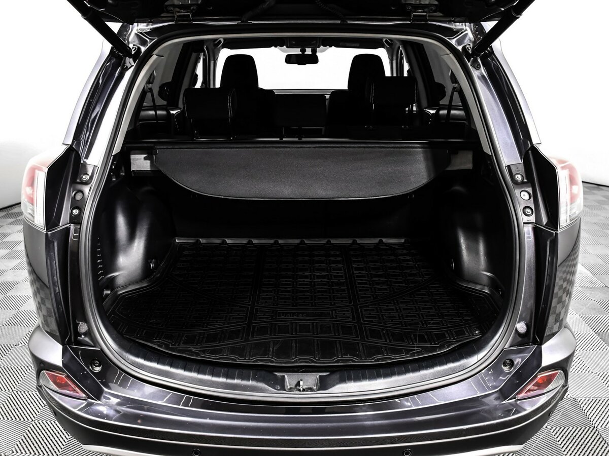 Toyota RAV4 с пробегом — 2016 год. Фото: #10