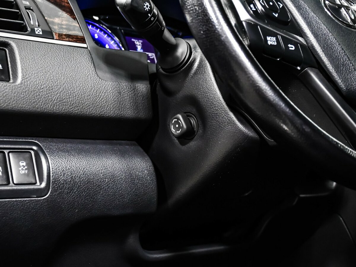 Toyota Camry с пробегом — 2016 год. Фото: #13