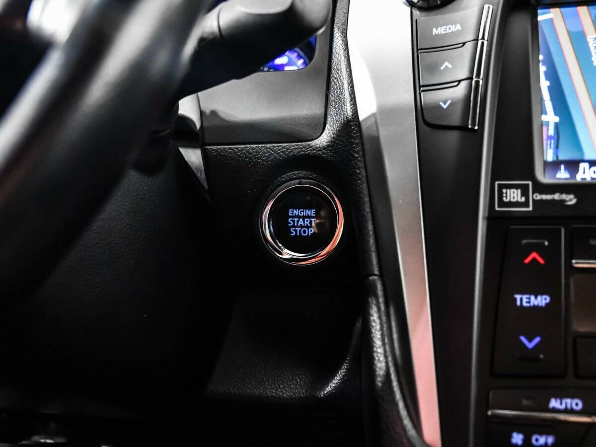 Toyota Camry с пробегом — 2016 год. Фото: #16