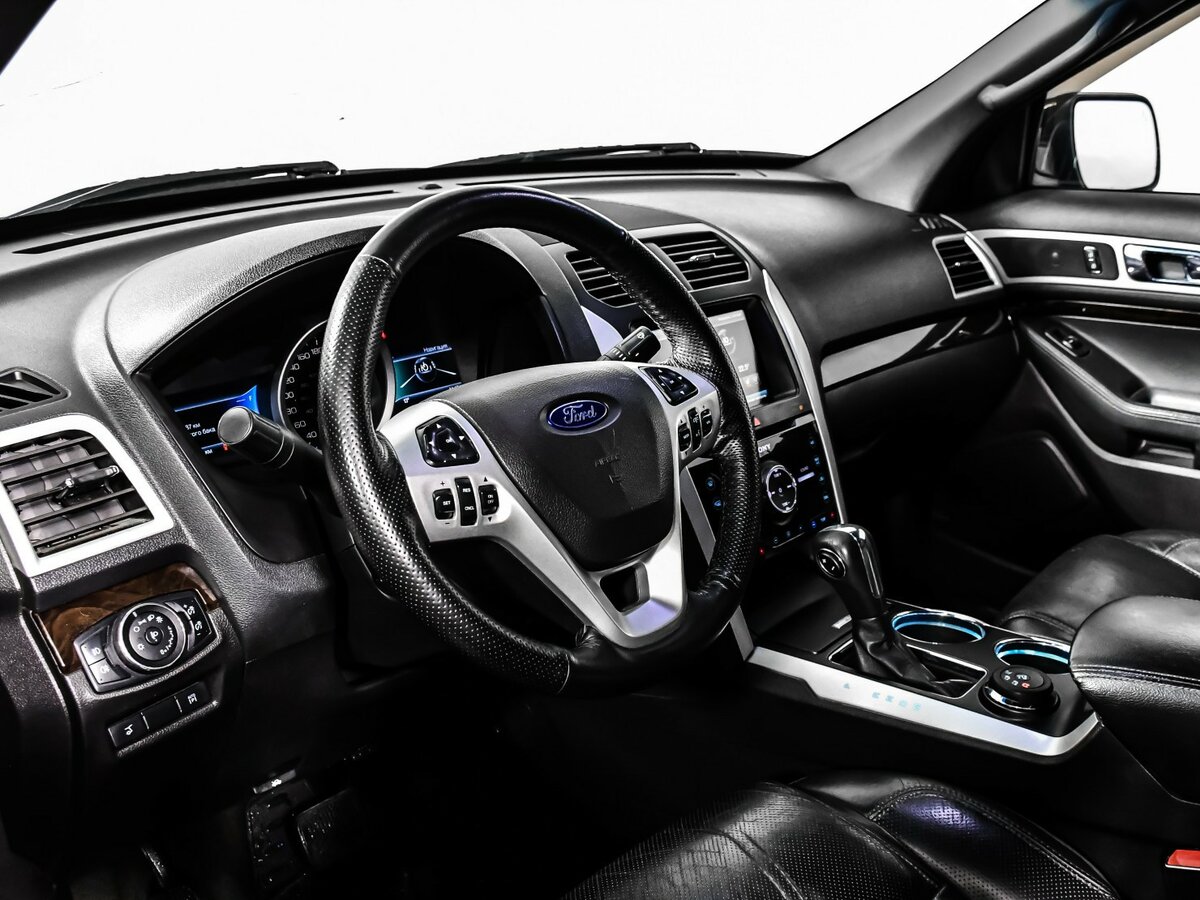 Ford Explorer с пробегом — 2013 год. Фото: #10