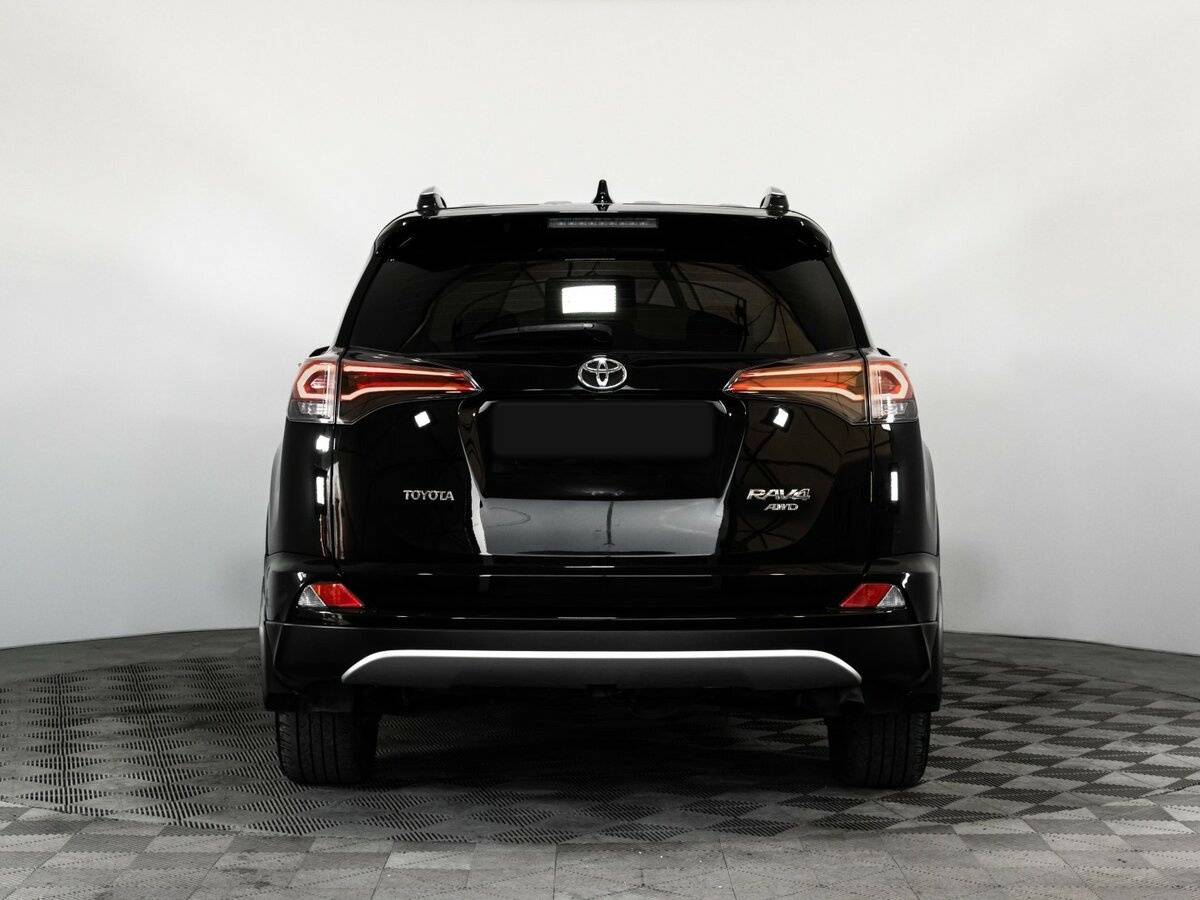 Toyota RAV4 с пробегом — 2017 год. Фото: #6