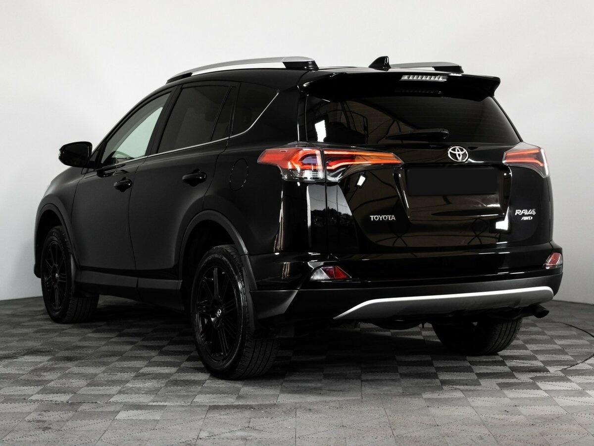Toyota RAV4 с пробегом — 2017 год. Фото: #7