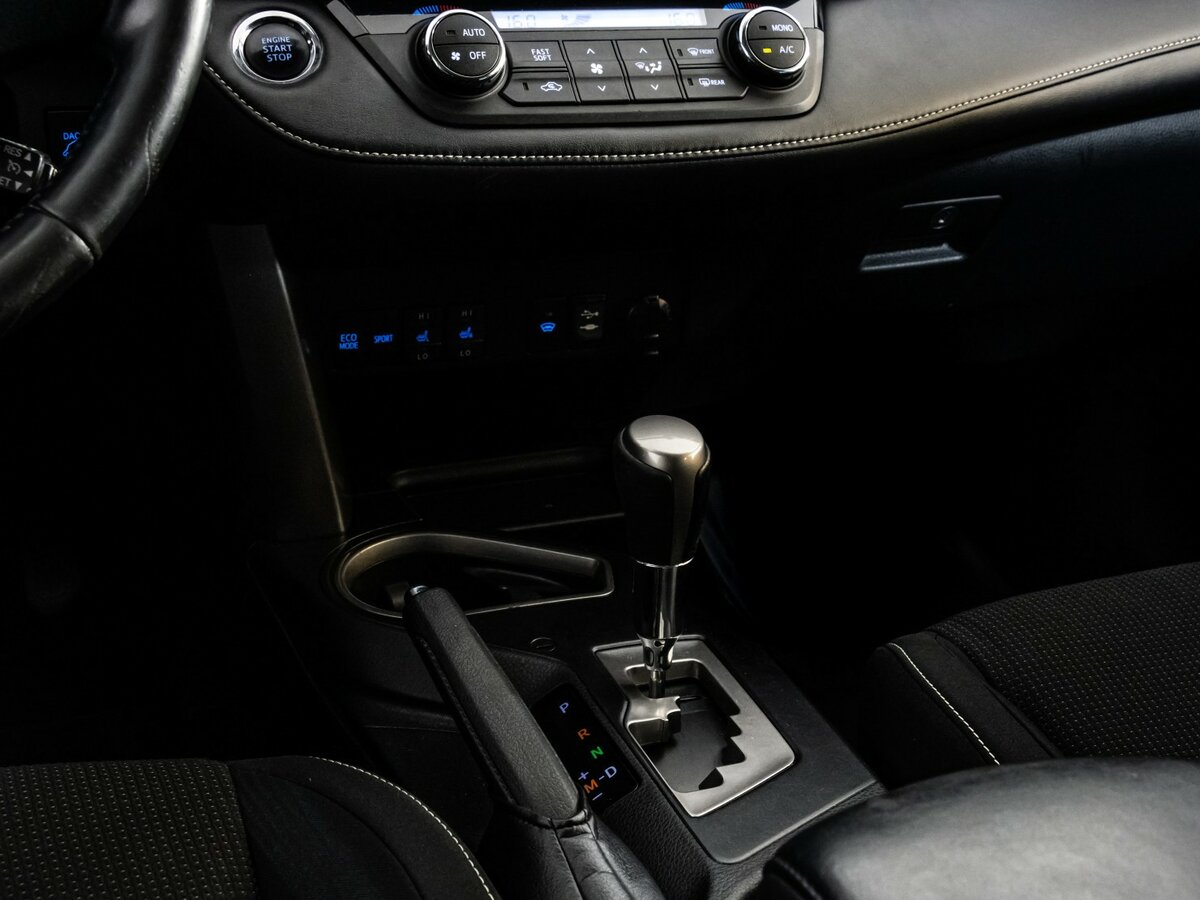 Toyota RAV4 с пробегом — 2017 год. Фото: #10