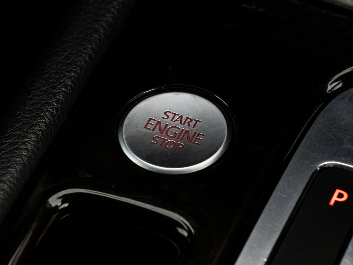 Volkswagen Touareg с пробегом — 2012 год. Фото: #13