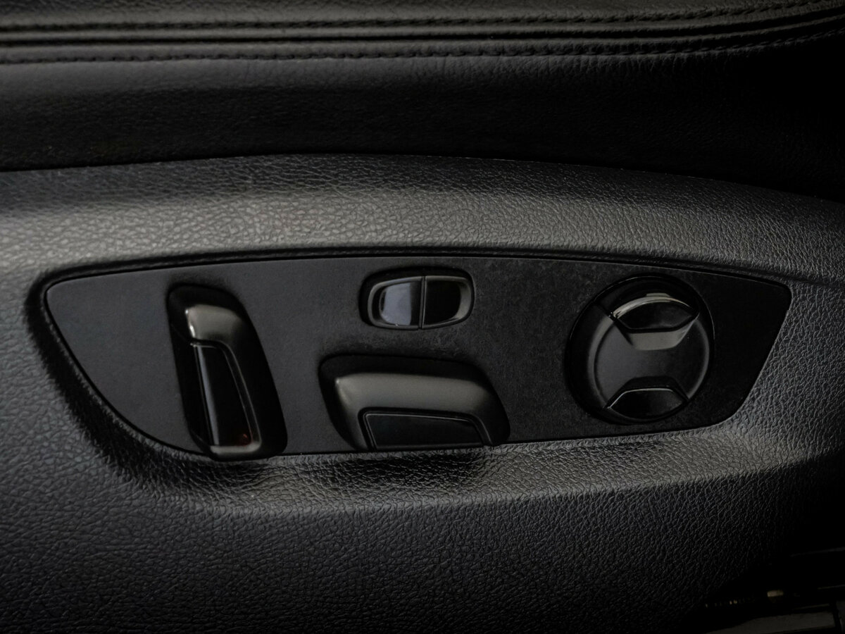 Volkswagen Touareg с пробегом — 2012 год. Фото: #21