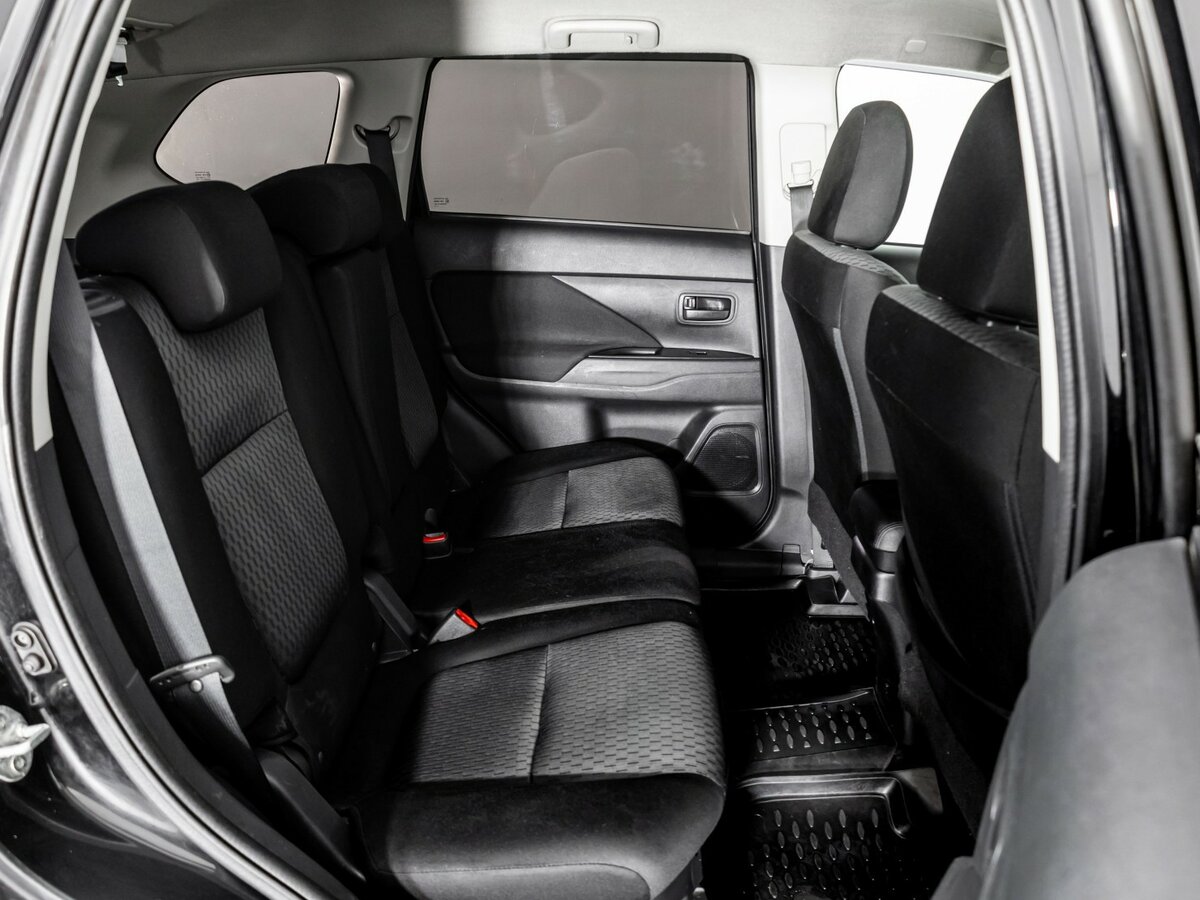 Mitsubishi Outlander с пробегом — 2014 год. Фото: #12