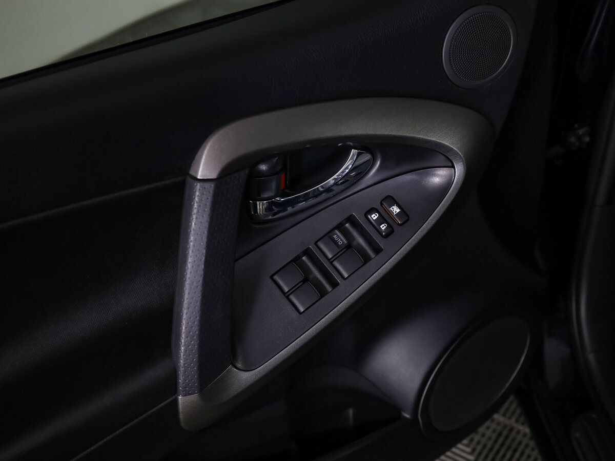 Toyota RAV4 с пробегом — 2012 год. Фото: #10