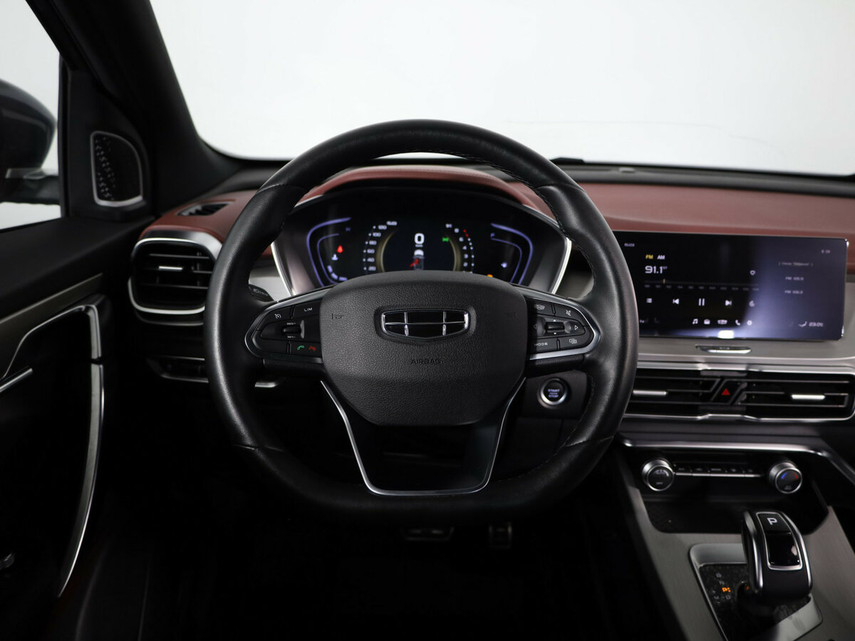 Geely Coolray с пробегом — 2022 год. Фото: #9