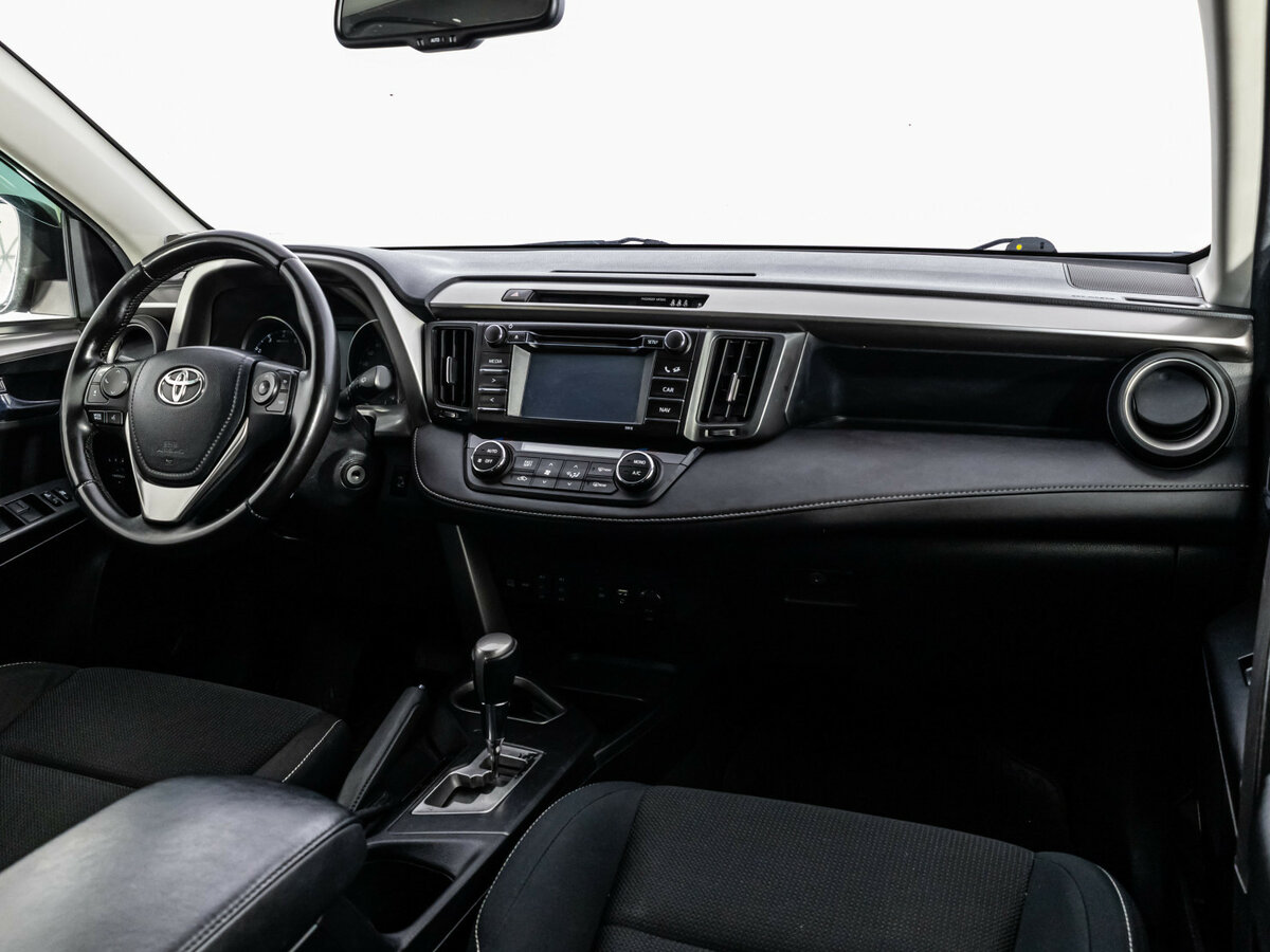 Toyota RAV4 с пробегом — 2016 год. Фото: #6