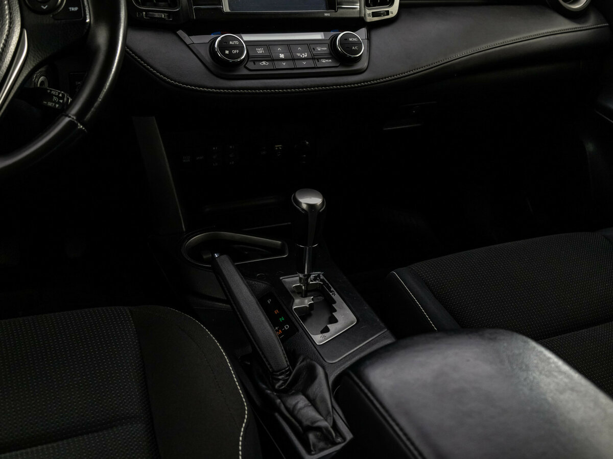 Toyota RAV4 с пробегом — 2016 год. Фото: #8