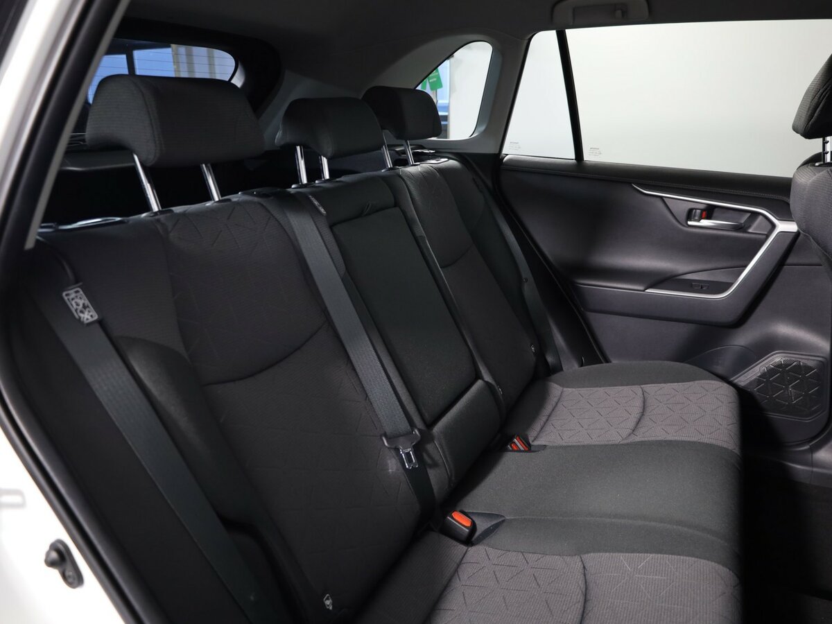 Toyota RAV4 с пробегом — 2019 год. Фото: #12