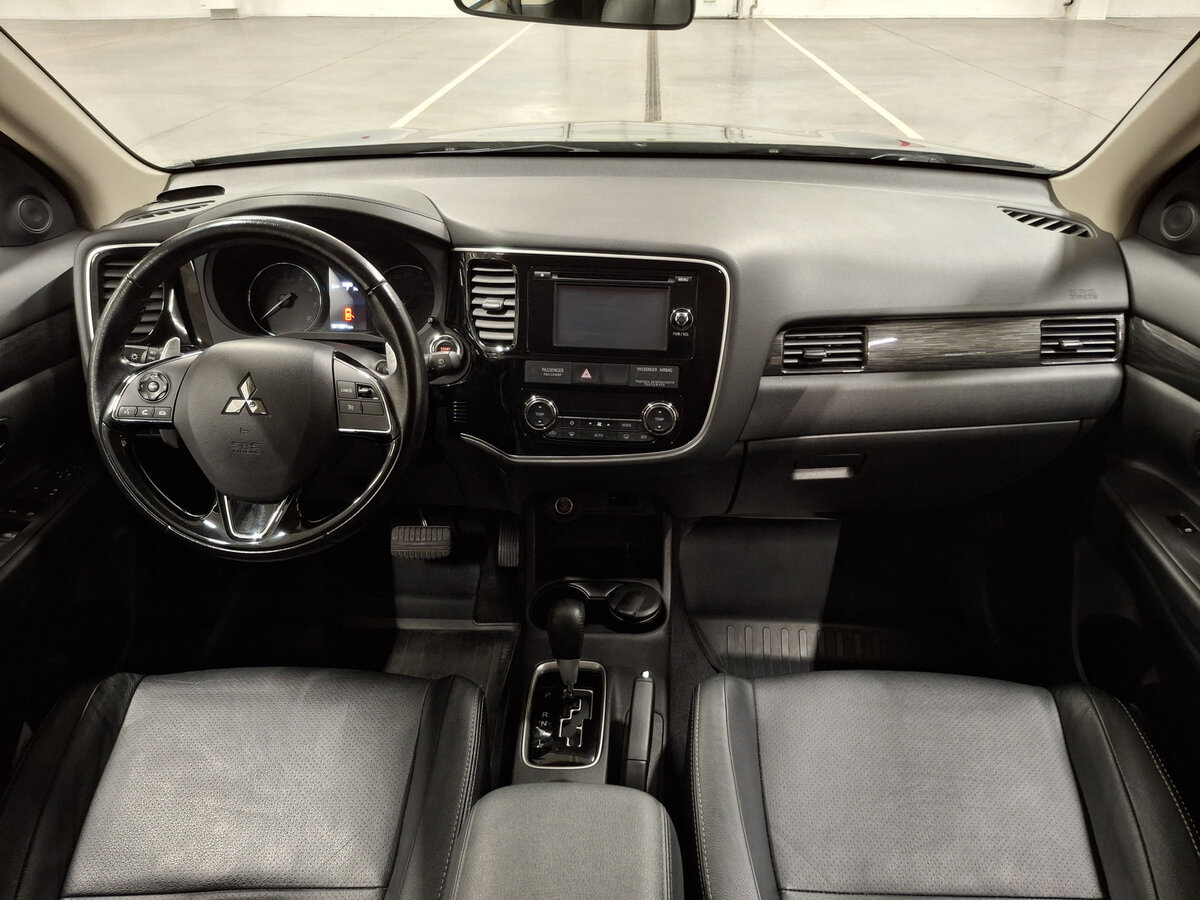 Mitsubishi Outlander с пробегом — 2016 год. Фото: #13