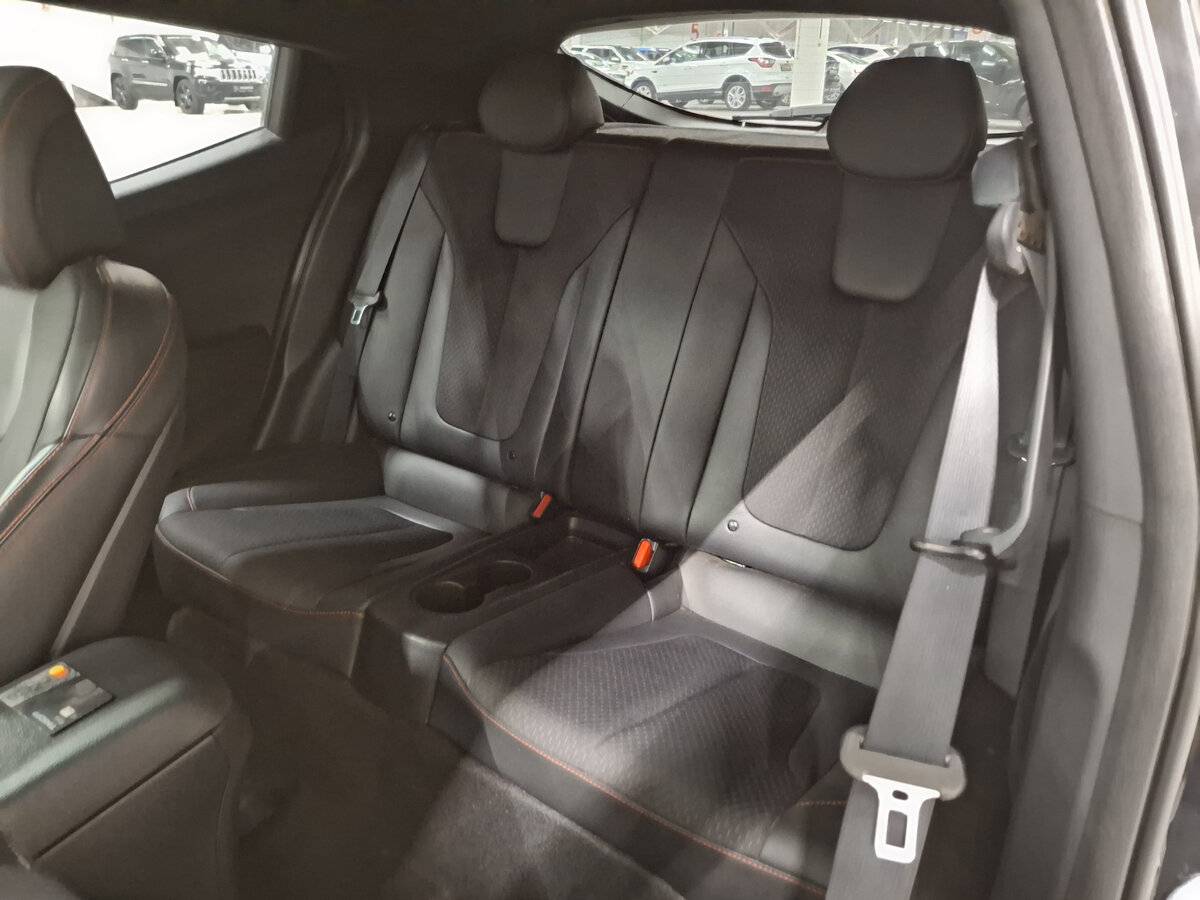 Hyundai Veloster с пробегом — 2019 год. Фото: #11