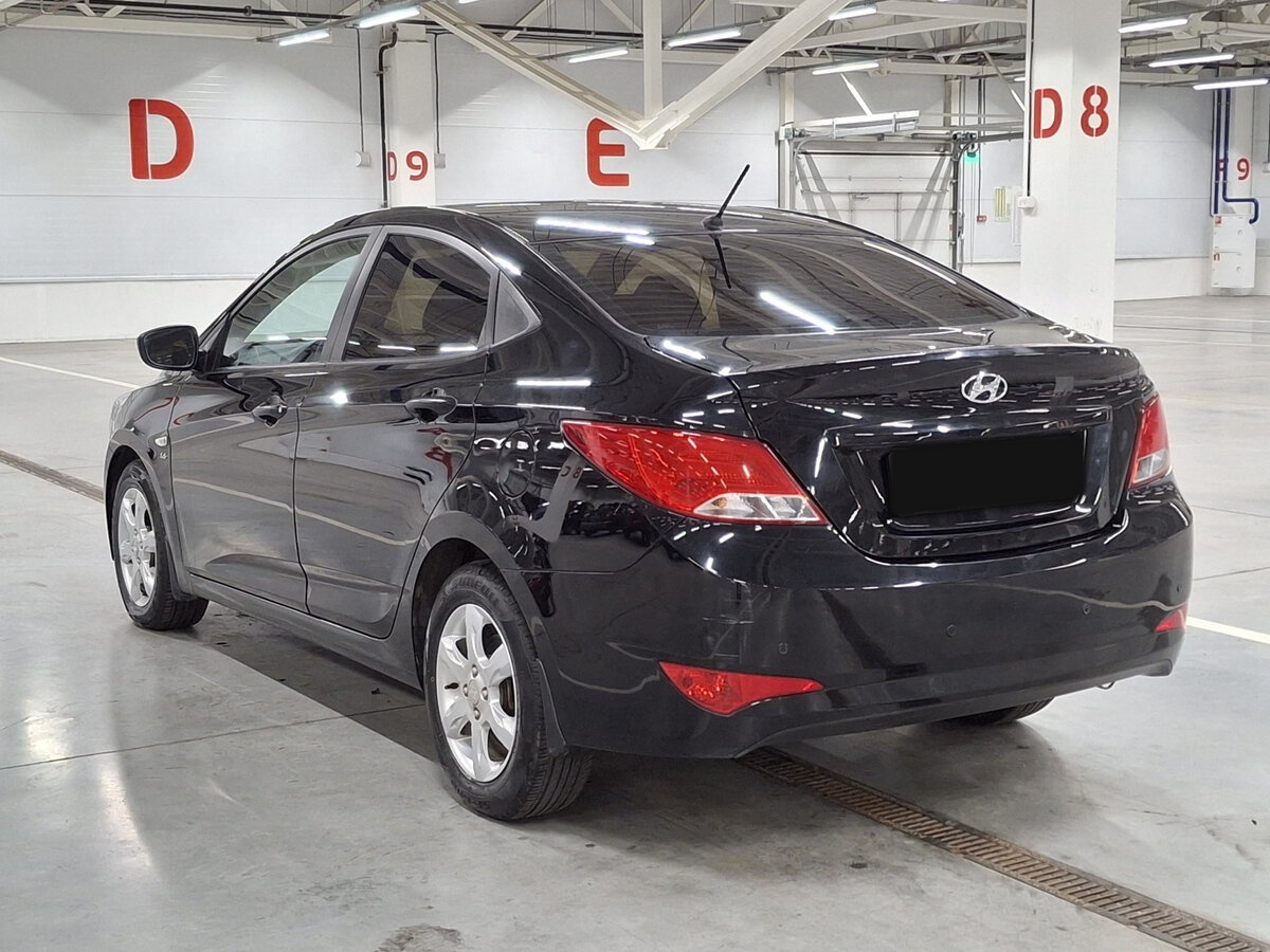 Hyundai Solaris с пробегом — 2015 год. Фото: #6