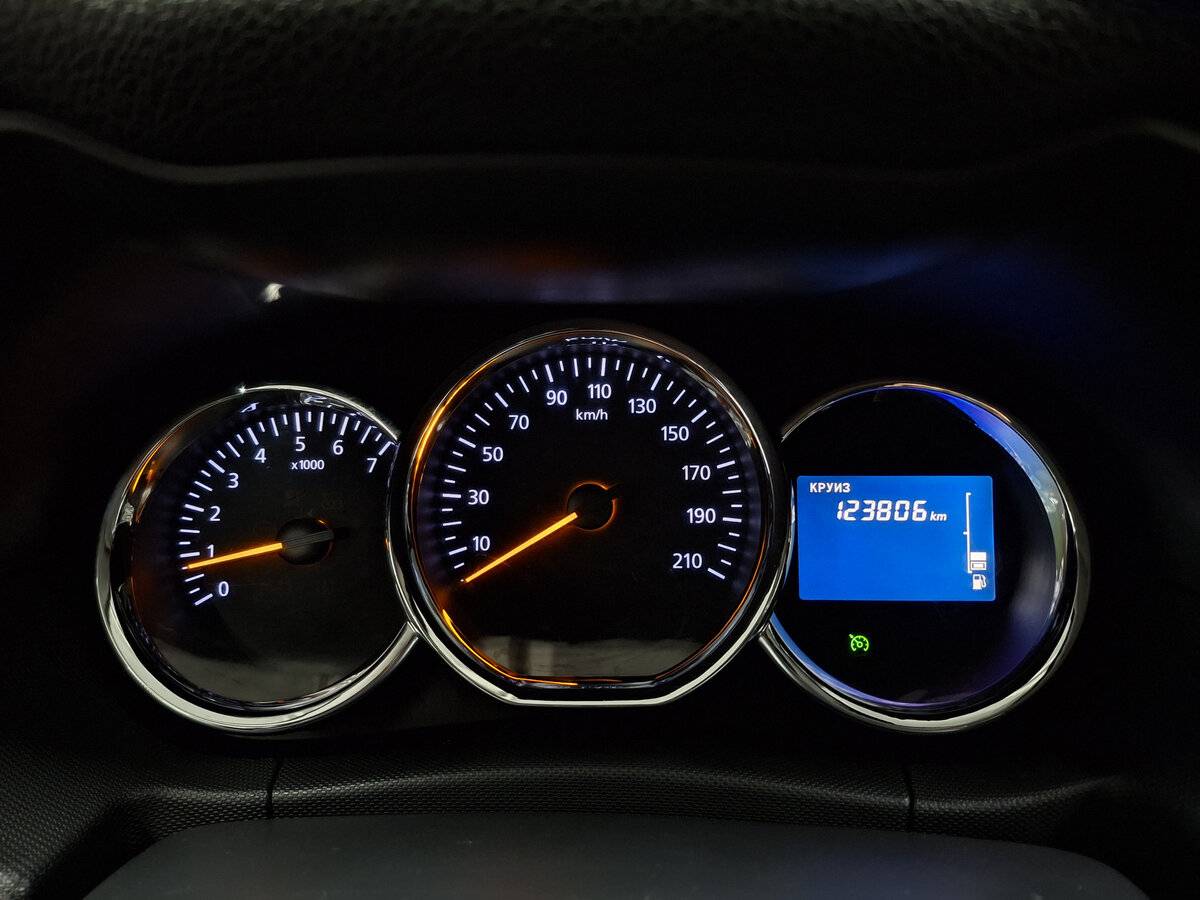 Renault Duster с пробегом — 2016 год. Фото: #12