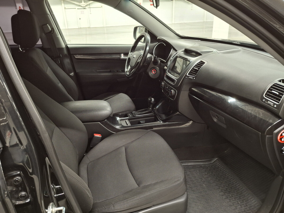 Kia Sorento с пробегом — 2017 год. Фото: #10