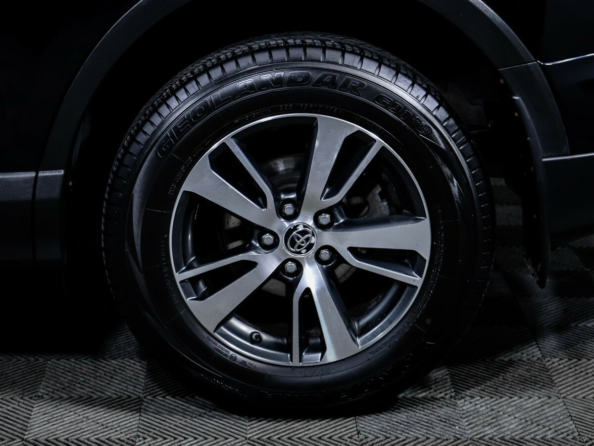 Toyota RAV4 с пробегом — 2018 год. Фото: #14