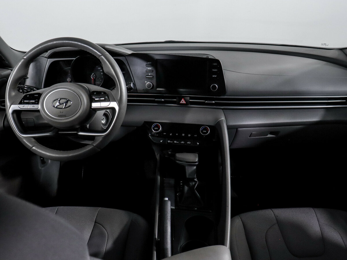 Hyundai Elantra с пробегом — 2021 год. Фото: #9