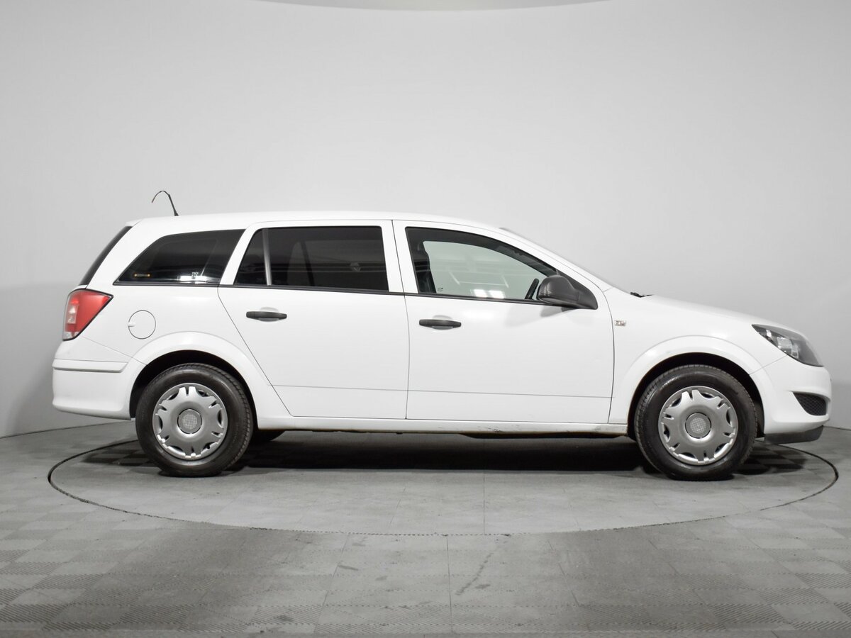 Opel Astra с пробегом — 2013 год. Фото: #3