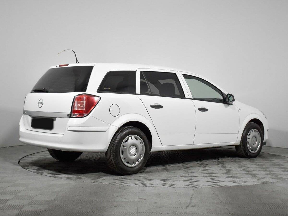 Opel Astra с пробегом — 2013 год. Фото: #4