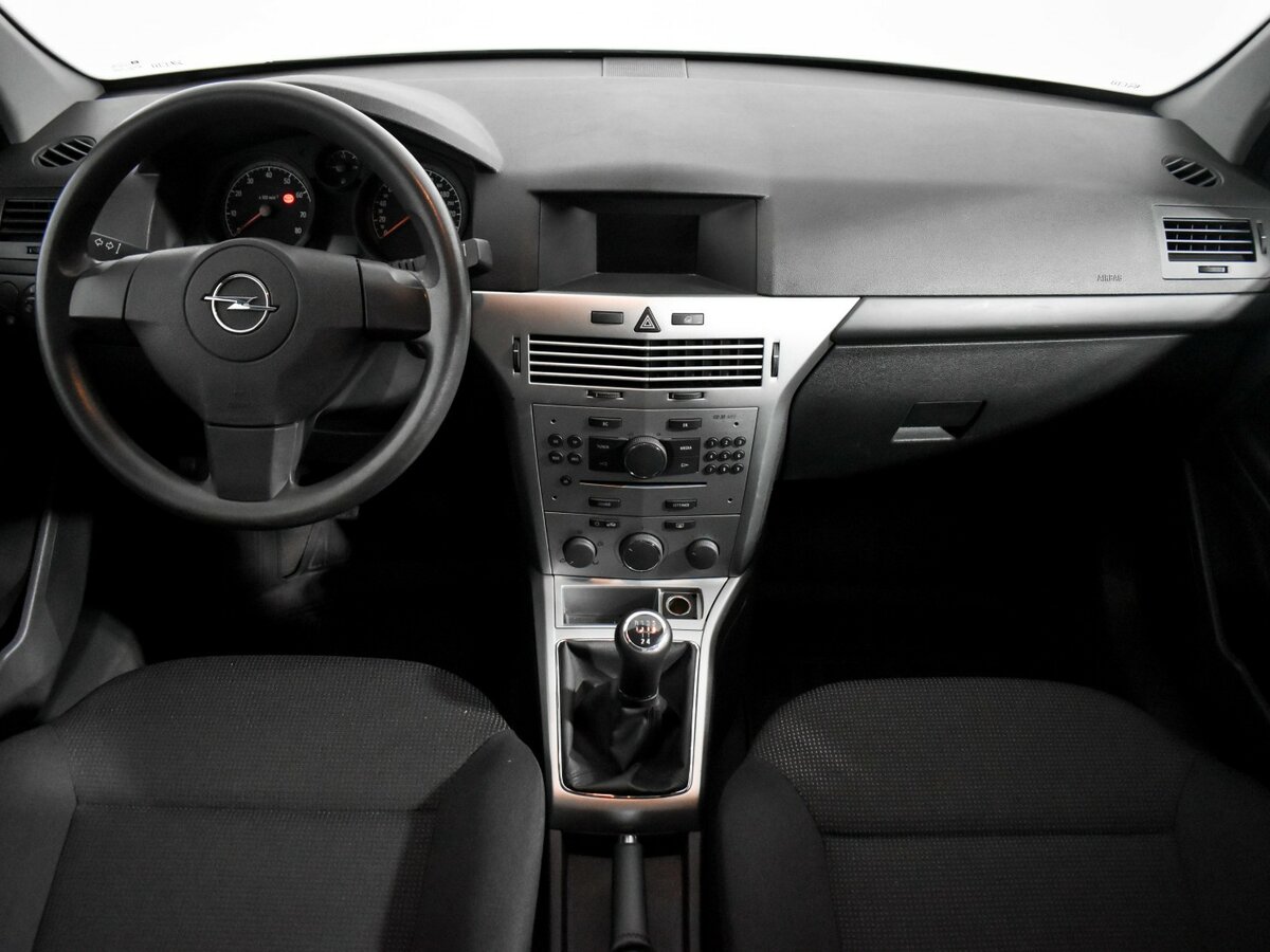 Opel Astra с пробегом — 2013 год. Фото: #10