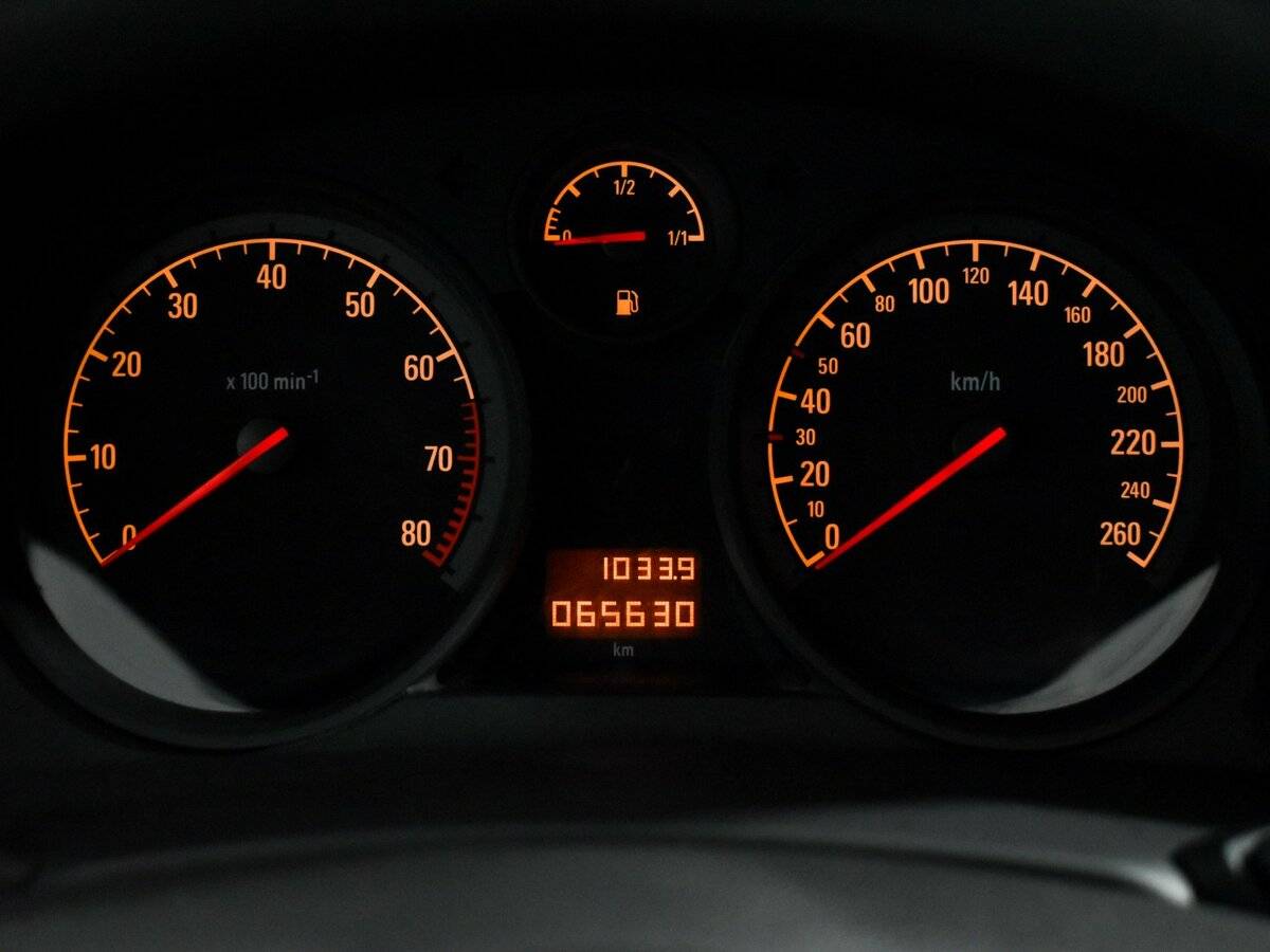 Opel Astra с пробегом — 2013 год. Фото: #14