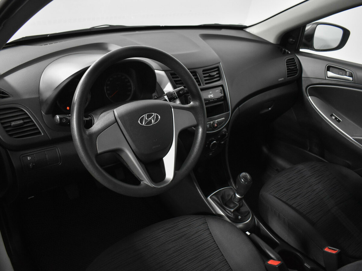 Hyundai Solaris с пробегом — 2016 год. Фото: #6