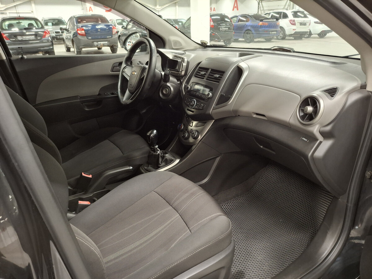 Chevrolet Aveo с пробегом — 2012 год. Фото: #10