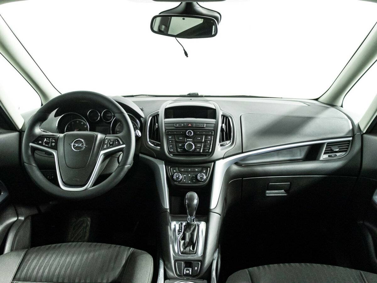 Opel Zafira с пробегом — 2013 год. Фото: #12