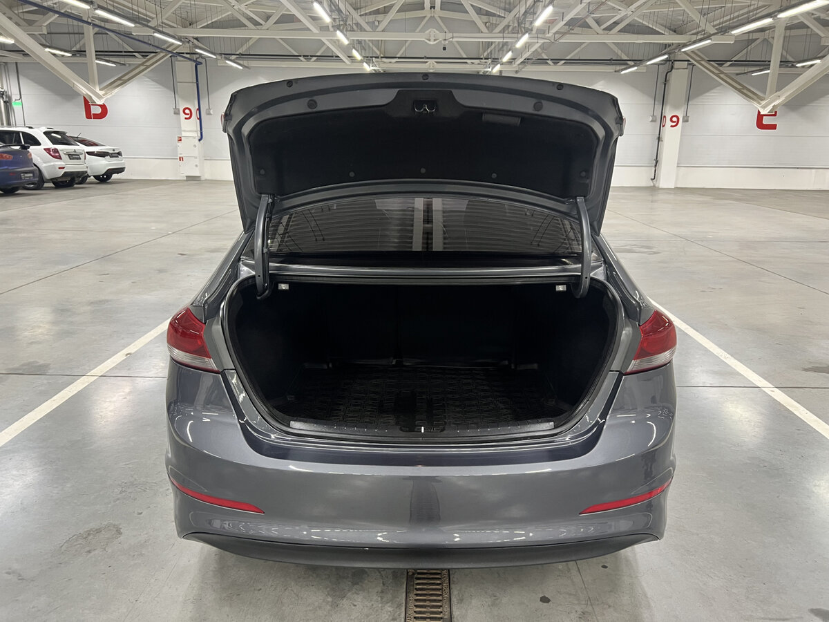 Hyundai Elantra с пробегом — 2016 год. Фото: #9