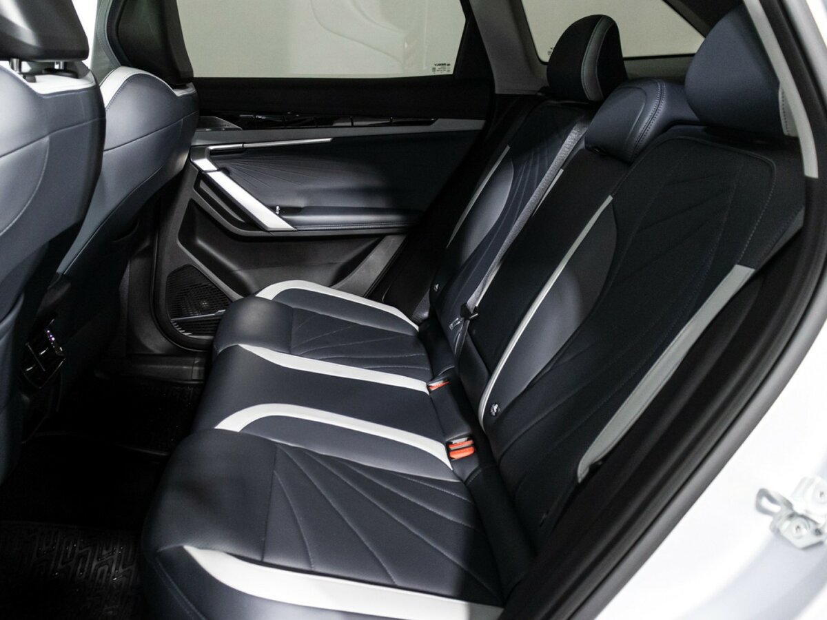 Geely Atlas с пробегом — 2024 год. Фото: #9