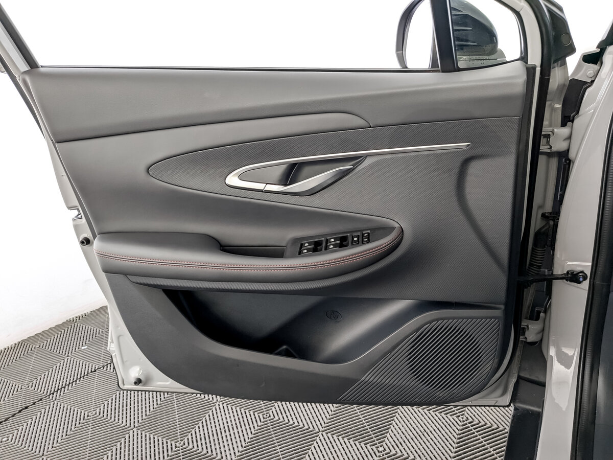 Changan UNI-T с пробегом — 2024 год. Фото: #18