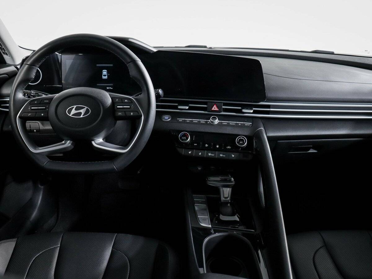 Hyundai Elantra с пробегом — 2024 год. Фото: #9