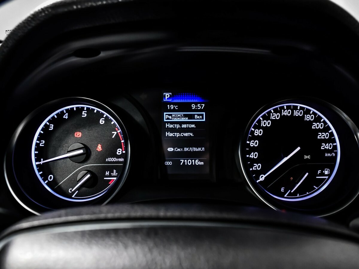 Toyota Camry с пробегом — 2021 год. Фото: #8