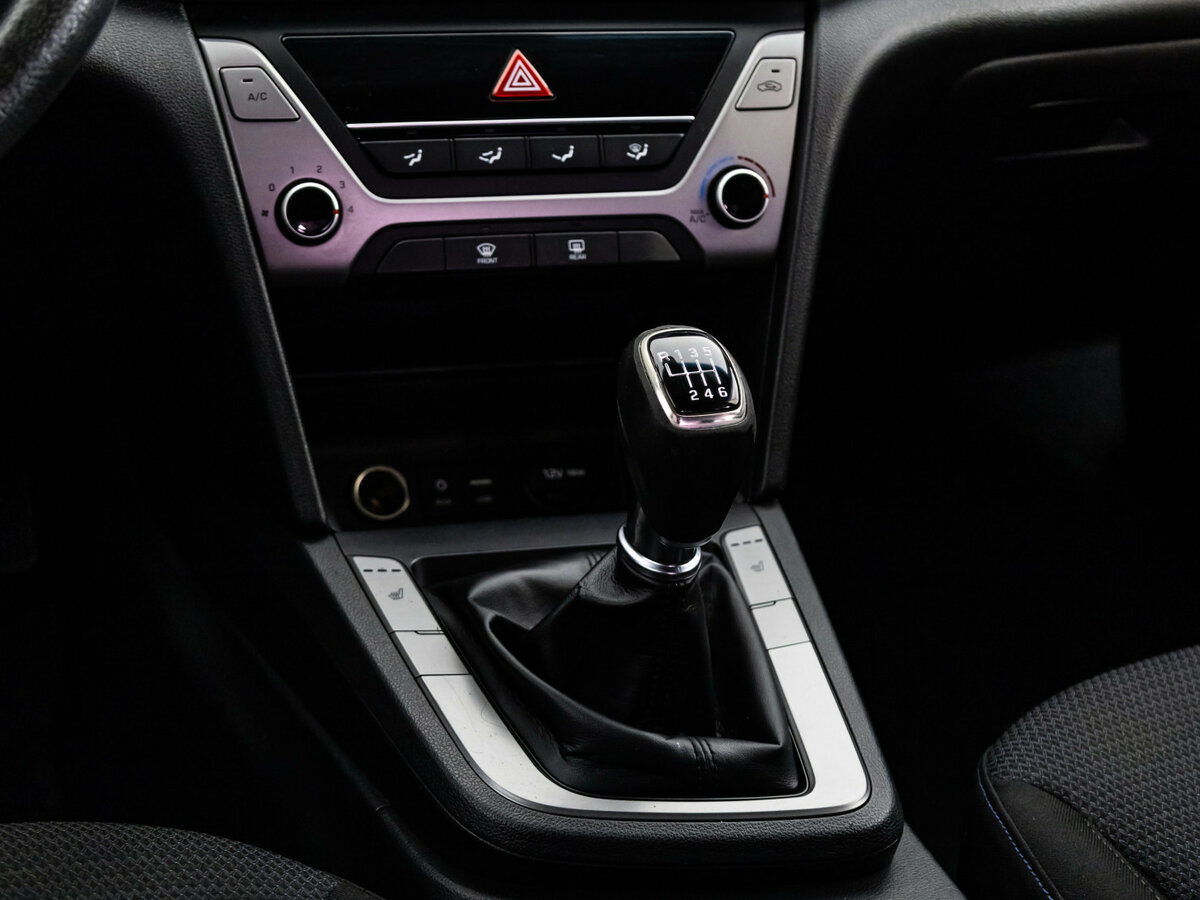 Hyundai Elantra с пробегом — 2016 год. Фото: #9