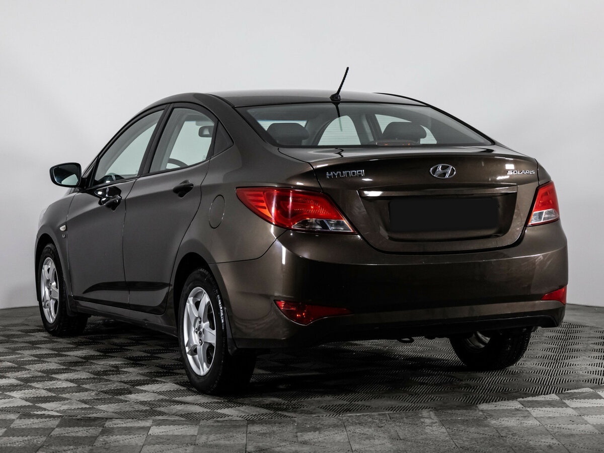 Hyundai Solaris с пробегом — 2015 год. Фото: #5