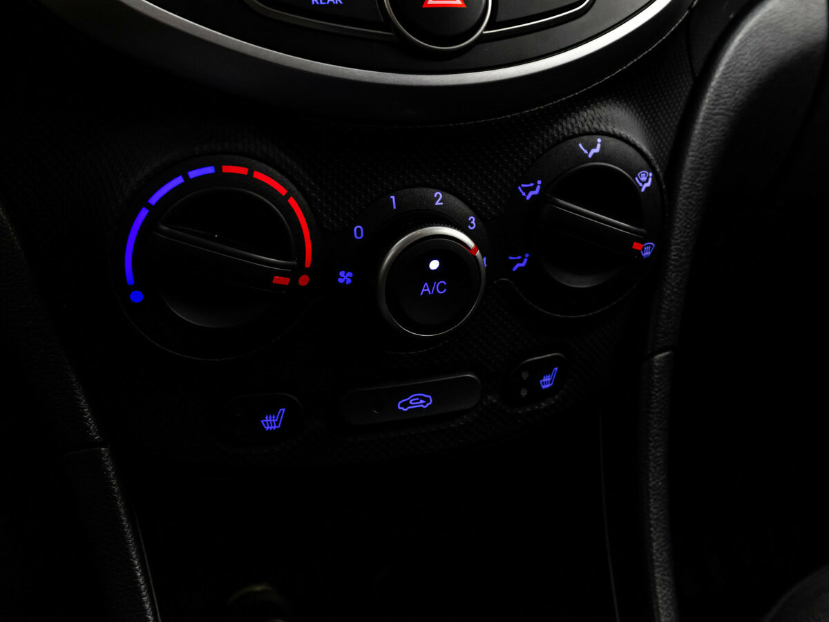 Hyundai Solaris с пробегом — 2015 год. Фото: #10