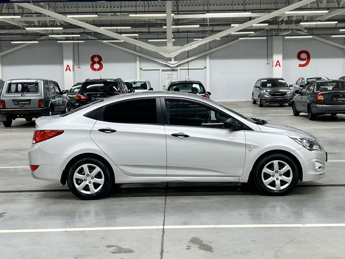 Hyundai Solaris с пробегом — 2015 год. Фото: #3