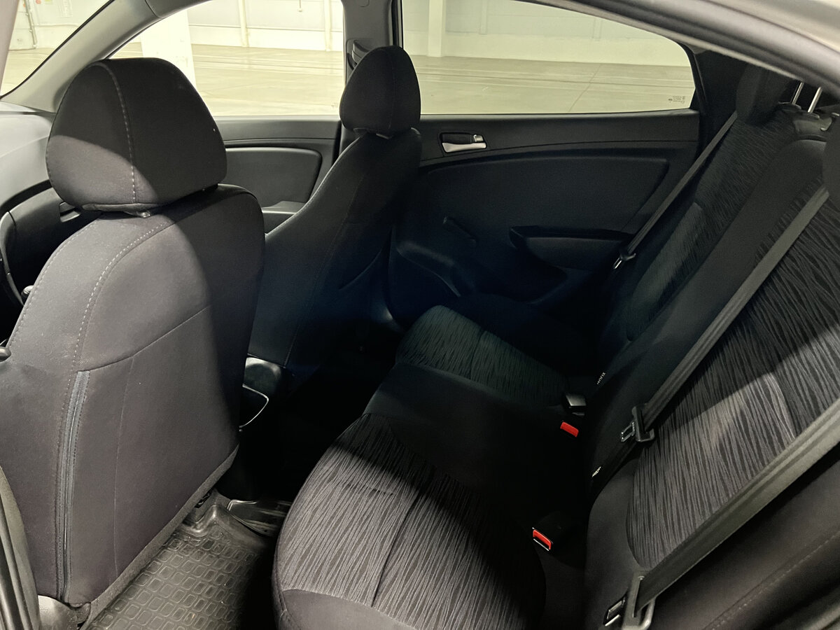 Hyundai Solaris с пробегом — 2015 год. Фото: #11