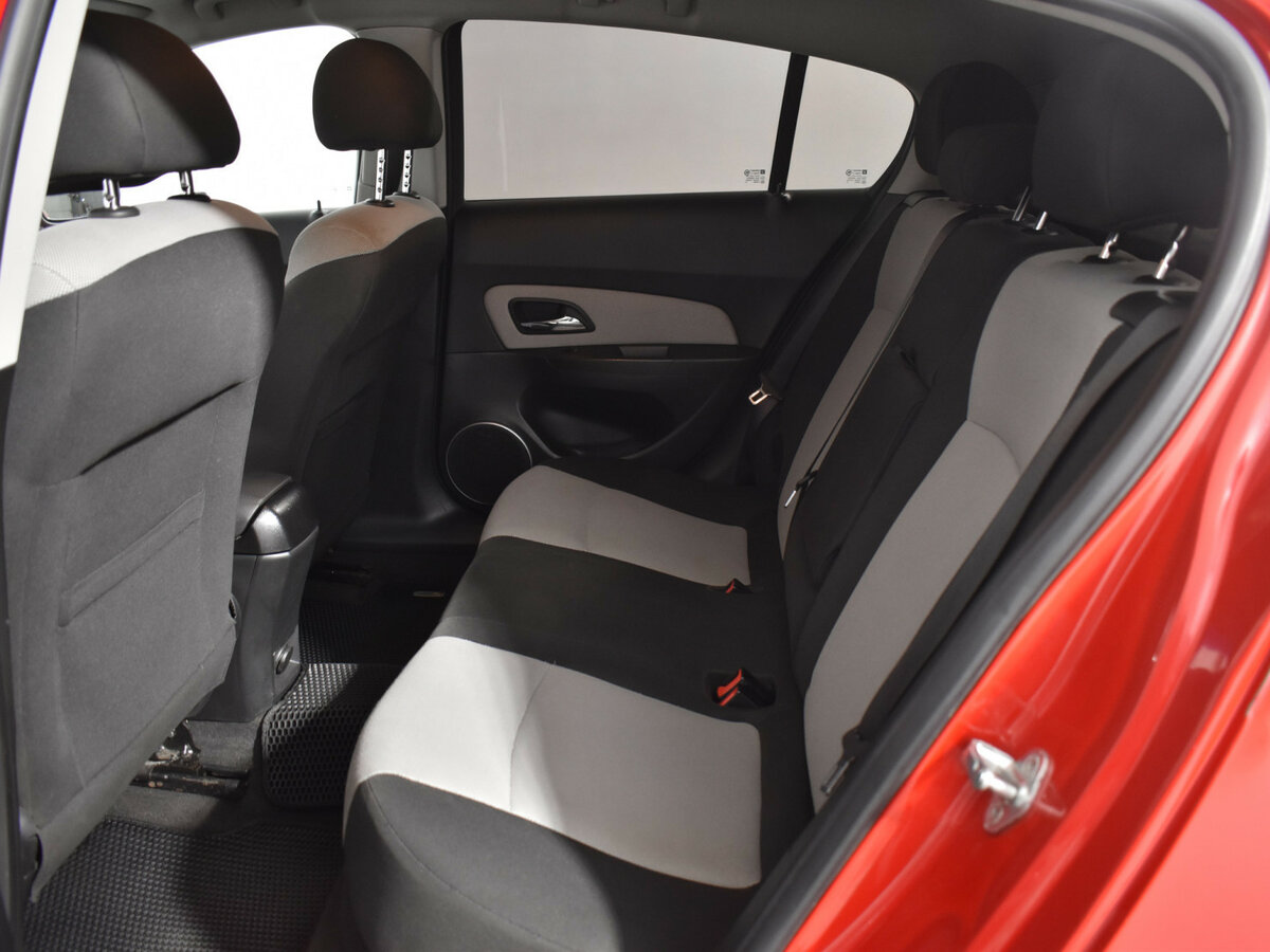 Chevrolet Cruze с пробегом — 2012 год. Фото: #10