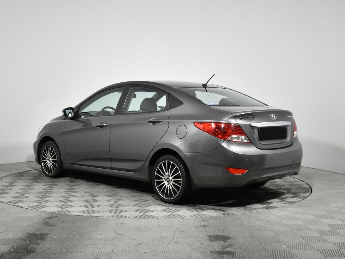 Hyundai Solaris с пробегом — 2013 год. Фото: #6