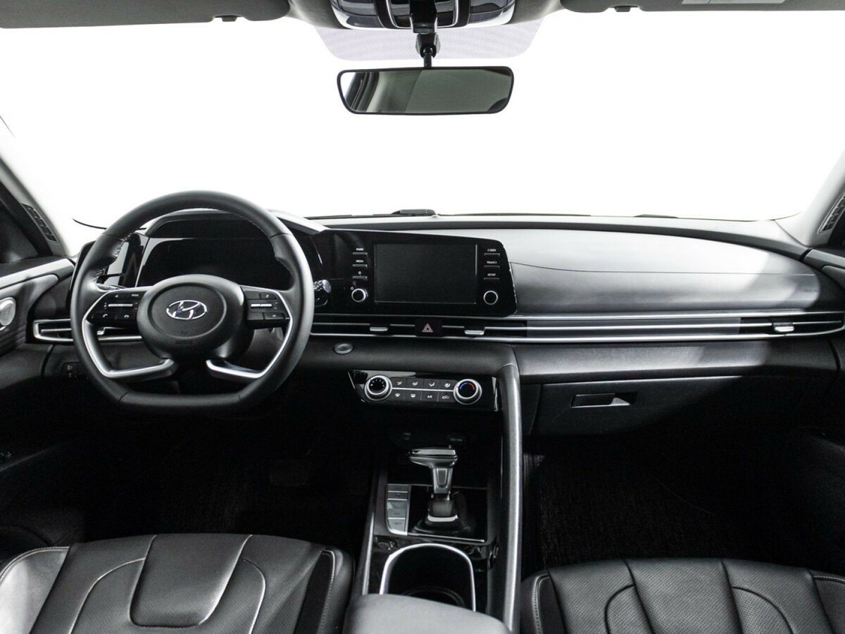 Hyundai Elantra с пробегом — 2023 год. Фото: #12