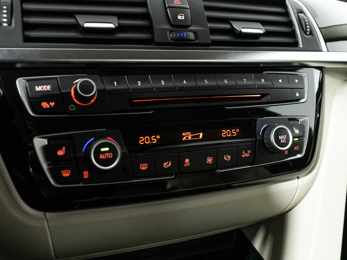 BMW 3 серии с пробегом — 2016 год. Фото: #18