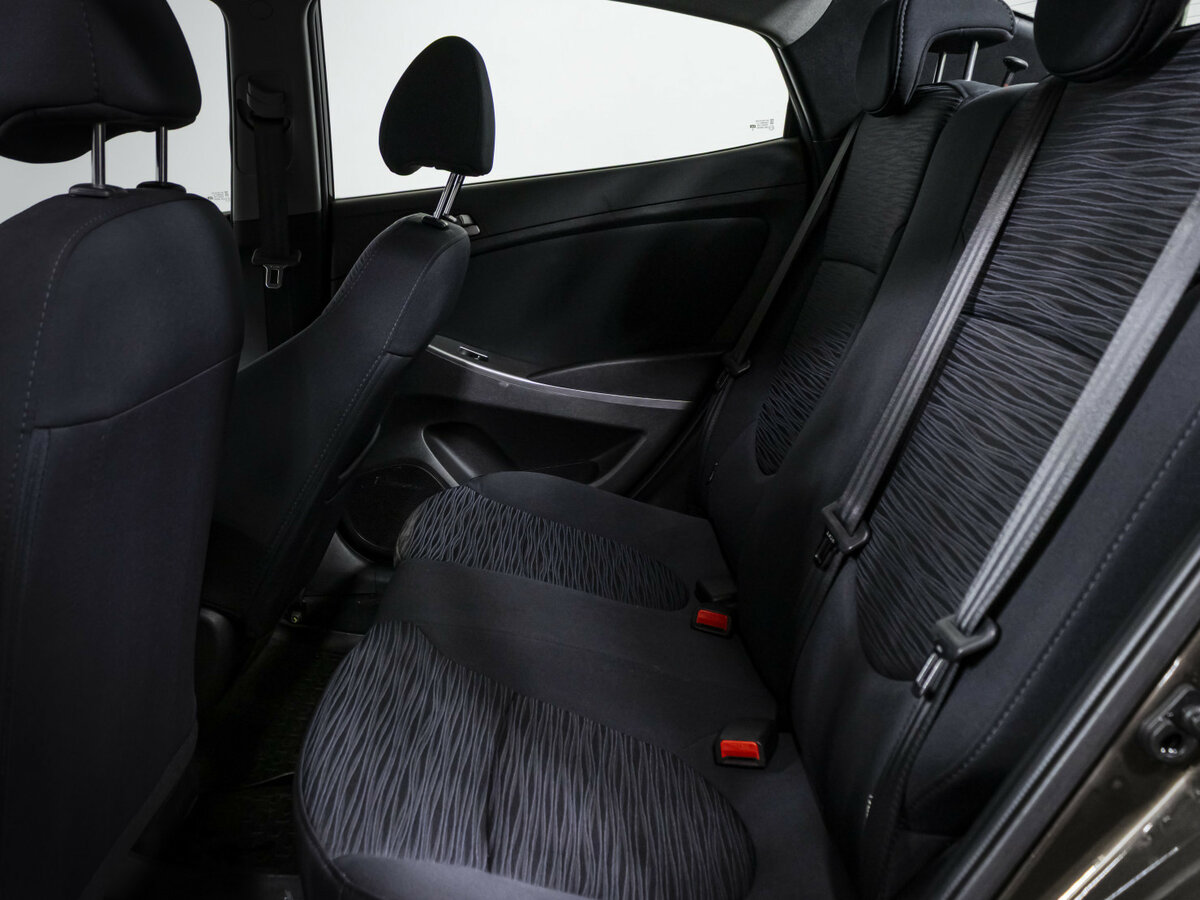 Hyundai Solaris с пробегом — 2015 год. Фото: #11