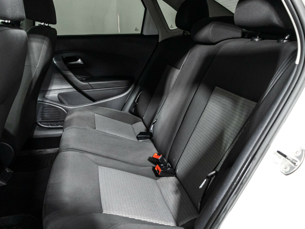 Volkswagen Polo с пробегом — 2013 год. Фото: #9