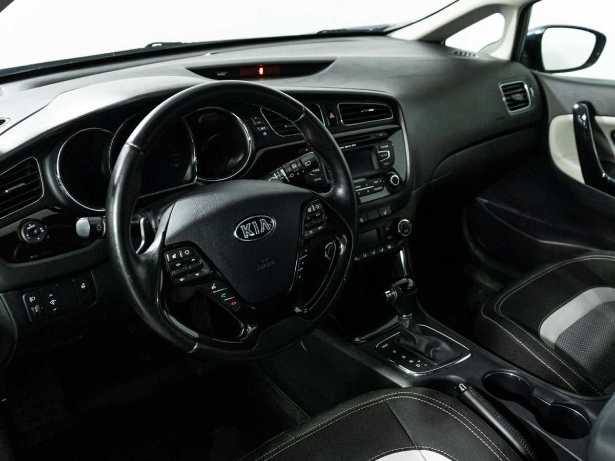 Kia Ceed с пробегом — 2015 год. Фото: #10